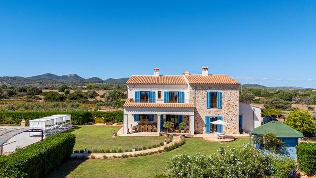 Idyllic finca with vineyard for sale near Portocolom, southeast Mallorca