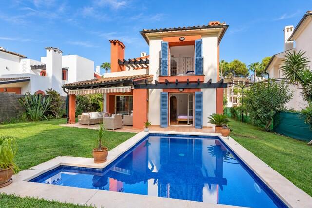 Charming villa for sale in Nova Santa Ponsa, Southwest Mallorca