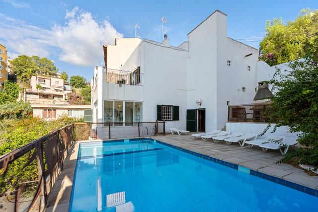Property with development potential for sale in Cala Major, southwest Mallorca