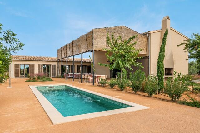 Finca with private lake for sale in Vilafranca de Bonany, Mallorca