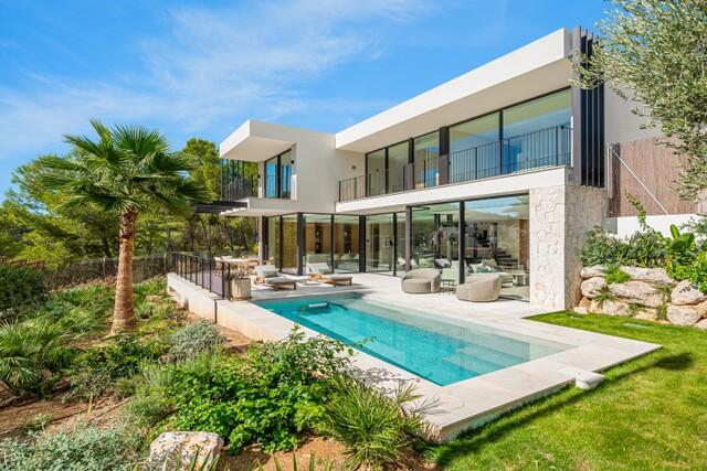 Modern Mediterranean villa for sale in Paguera, Southwest Mallorca