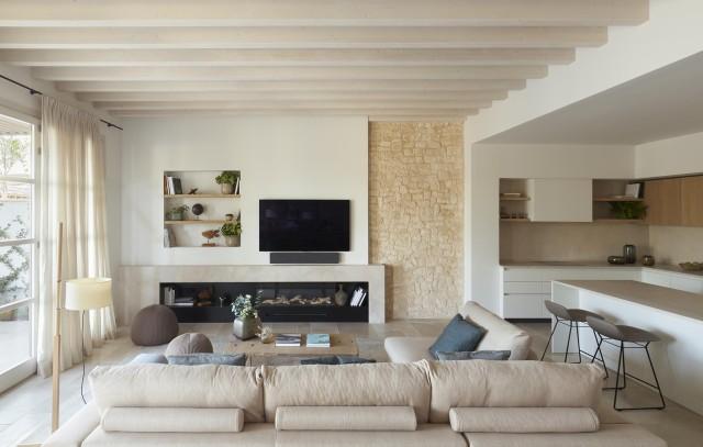 Modern townhouse with salt water pool for sale in Santanyi, Mallorca