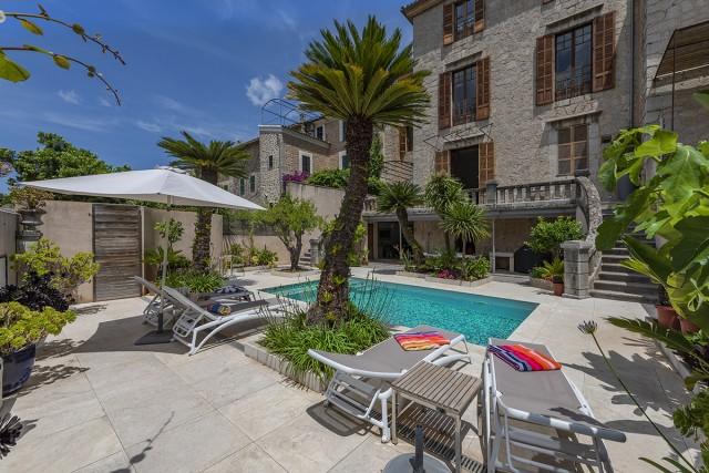Remarkable village house with a holiday license for sale in the centre of Sóller, Mallorca