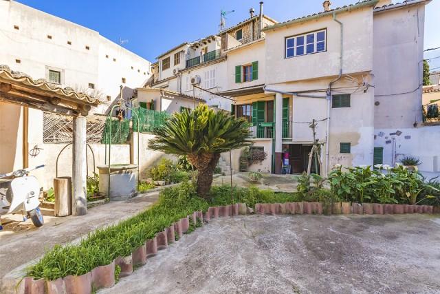 Large town house with garage for sale in Sóller, Mallorca