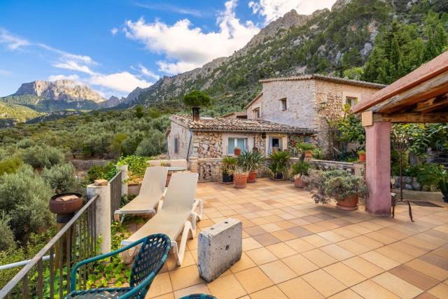 Finca for sale with sea and mountain views in Fornalutx, Mallorca