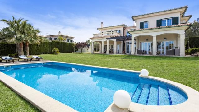 Outstanding villa with large garden and sea views in Cala Vinyes, Mallorca