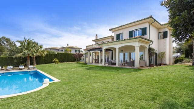 Outstanding villa with large garden and sea views in Cala Vinyes, Mallorca