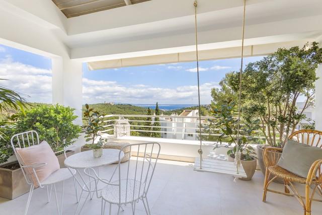 Sea view apartment with community pool for sale near Palma, Mallorca