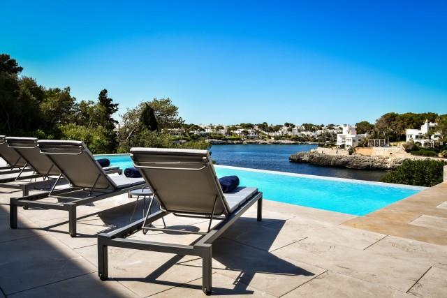 Newly built frontline luxury villa for sale in Cala d'Or, Mallorca