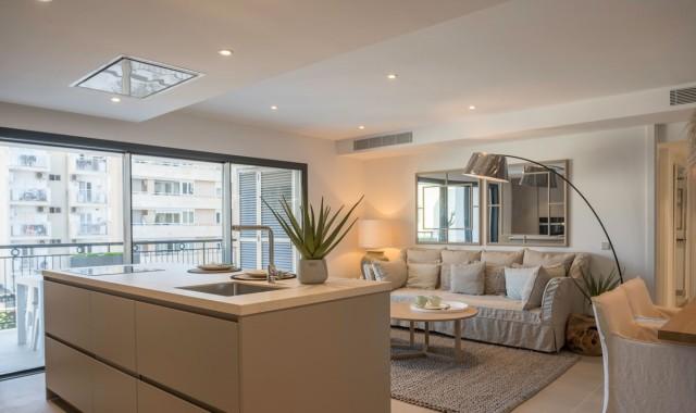 Ático moderno con piscina comunitaria en azotea en venta en Palma, Mallorca 