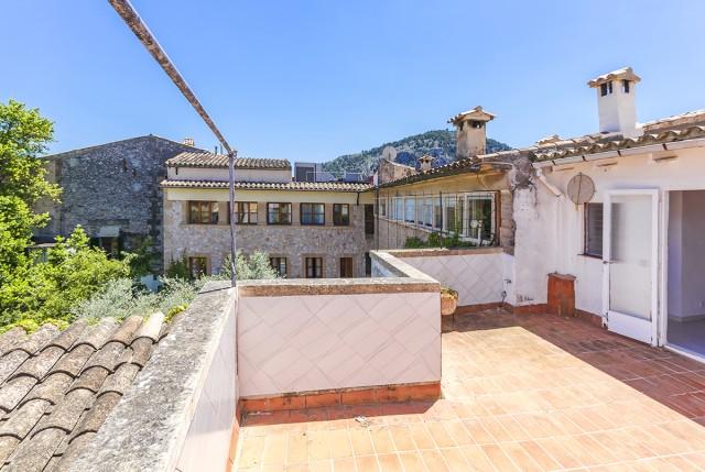 Town house with a mountain view terrace for sale in Pollensa, Mallorca