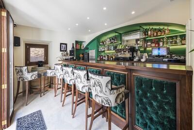 Jimmy&rsquo;s Exclusive Club and Bar (7)
