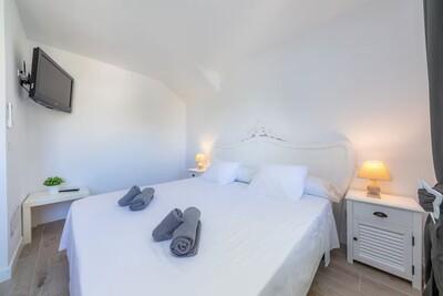 Bedroom (3).jpg