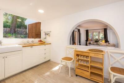 Kitchen (1).jpg