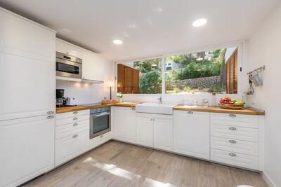 Kitchen (2).jpg
