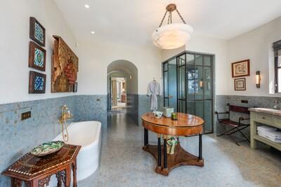 Bathroom (4)