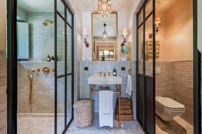 Bathroom (10)