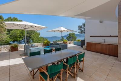 Outdoor Kitchen