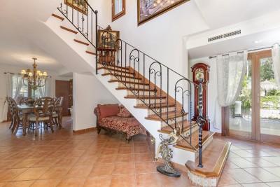 Entrance Hall (2)