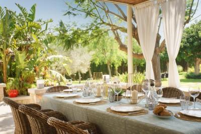 Can Pou Exterior Dining