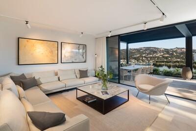 Living Room (2).jpg