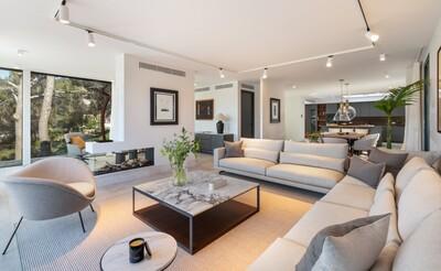 Living Room (5).jpg