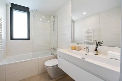Bathroom (2).jpg
