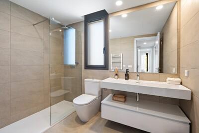 Bathroom (3).jpg