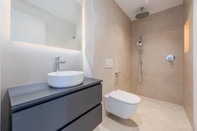 Bathroom (4)