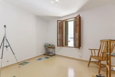 Interior (2)