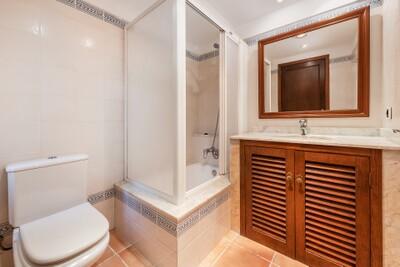 PTP20514_1_14_Bathroom (2).jpg