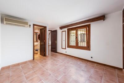 PTP20514_1_8_Bedroom (2).jpg