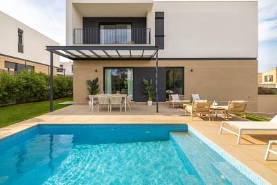 Pool and Exterior (2)