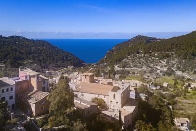 Close up Aerial Estellencs