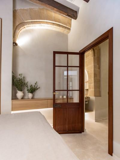 Interior (2)
