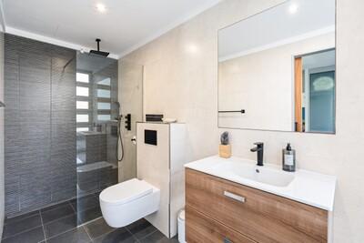 Bathroom (1).jpg