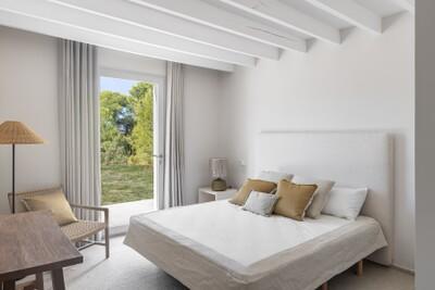 13-Bedroom.jpg