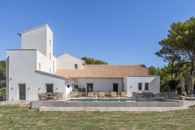 17-Exterior-and-pool.jpg