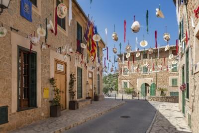 Deia Town Streets 02