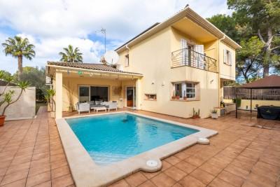 Exterior and Pool (1)