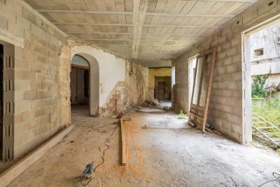 Interior (3)