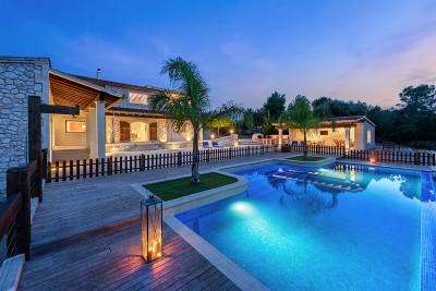 NS Exterior and Pool (2)