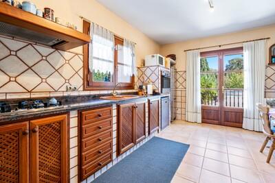 Kitchen (2).jpg