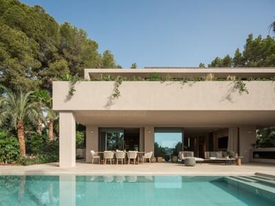 Exterior and Pool (3)