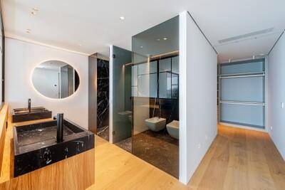 Bathroom (1).jpg