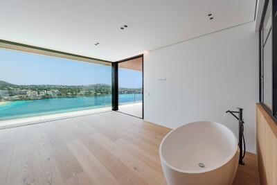 Bathroom (2).jpg