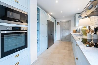 Kitchen (2).jpg