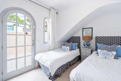 Bedroom (1).jpg