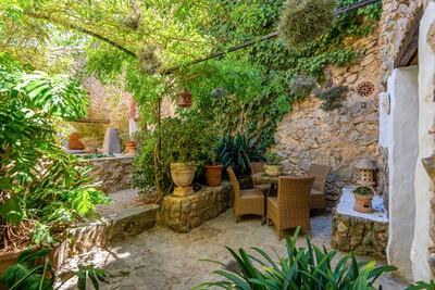 Courtyard (3).jpg