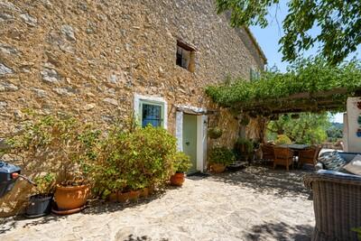 Exterior (9).jpg